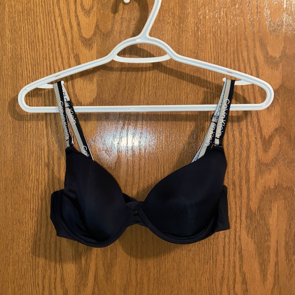Flattering Black Calvin Klein T-shirt Bra